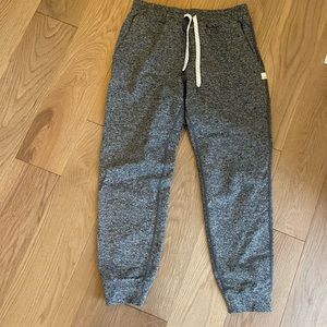 Vuori xsmall gray jogger